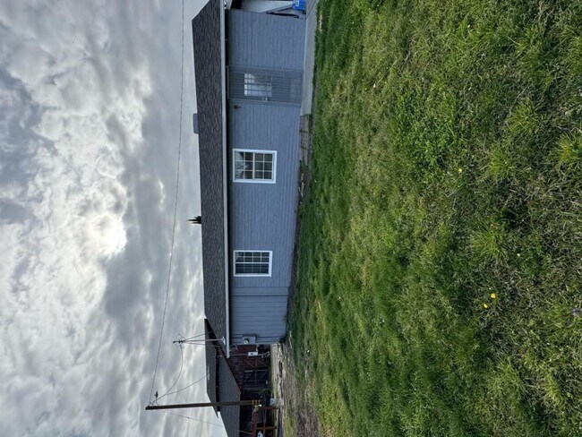 Building Photo - 4418 Roeding Rd