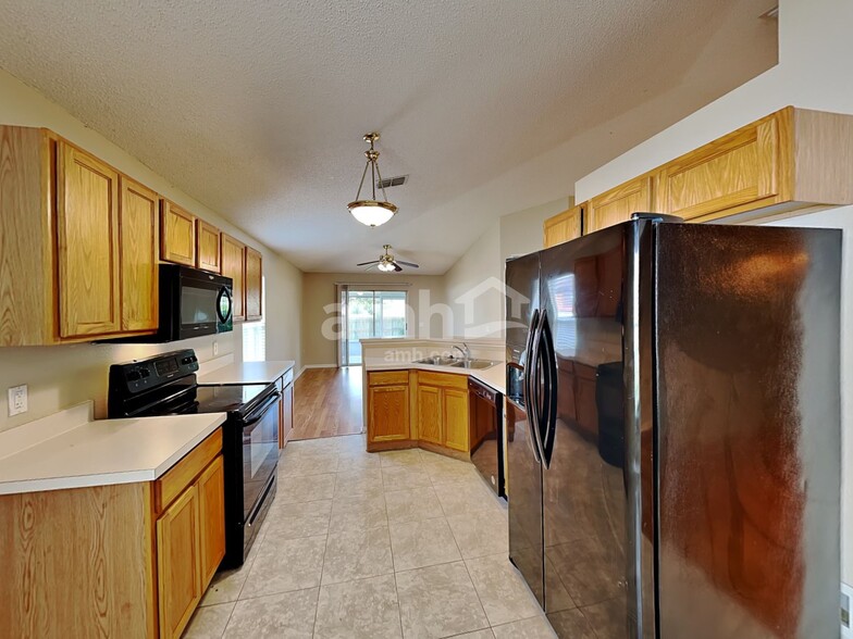 Building Photo - 7242 Oxfordshire Ave