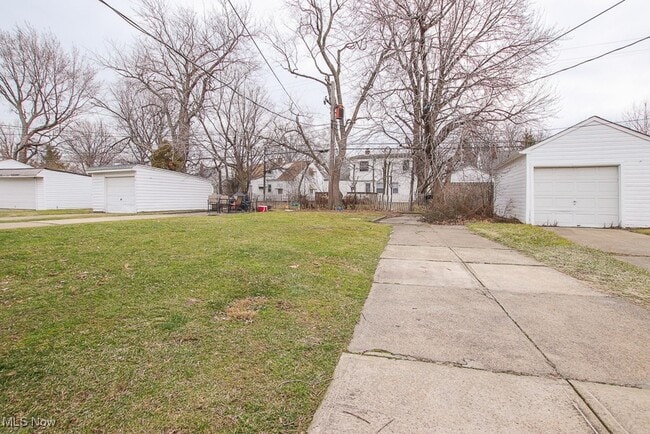 Building Photo - 257 E 250th St