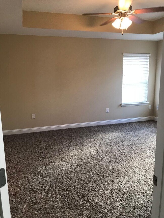 Building Photo - 3070 Crown Creek Cir