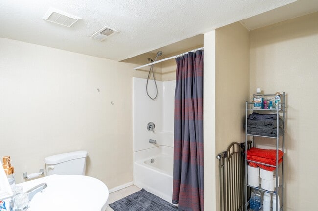 Building Photo - 857 Regent Ct