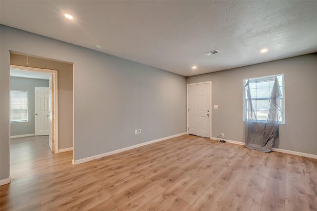 Building Photo - 6823 Goforth St