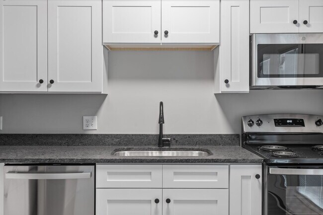 Building Photo - 400 Gallery Ln