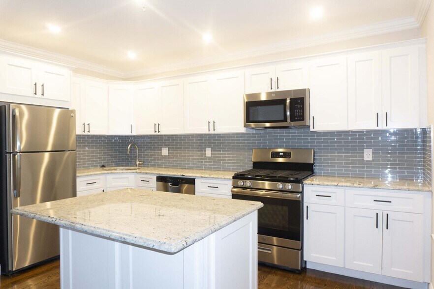 Building Photo - 8 Nira Ave