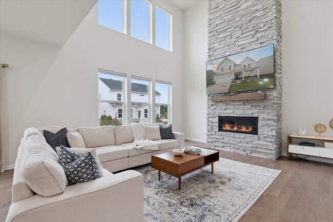 Building Photo - 737 Haywood Dr