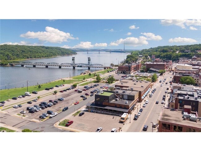 Building Photo - 640 Main St N