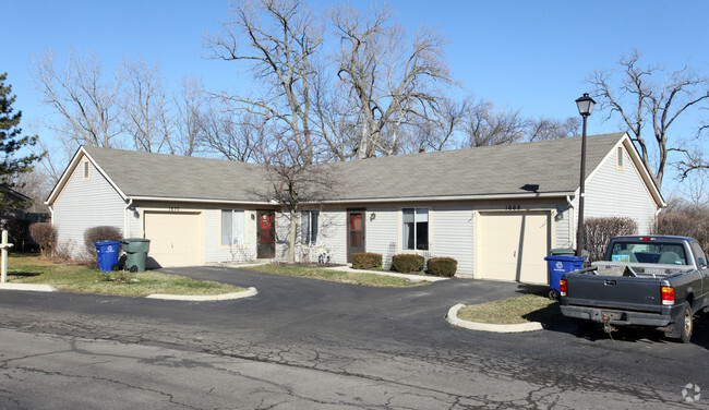 Building Photo - Creeksedge Village