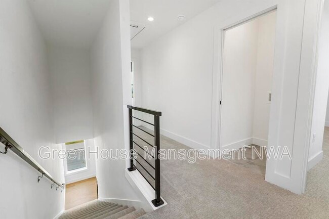 Building Photo - 627 SW C St