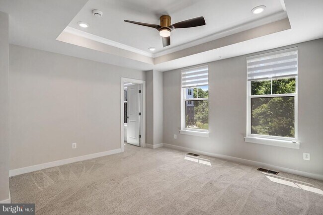 Building Photo - 45181 Drowes Ter