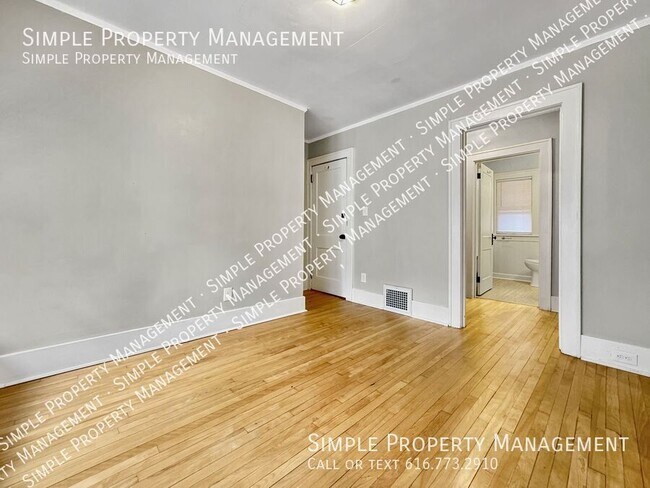 Building Photo - 735 Fulton St E
