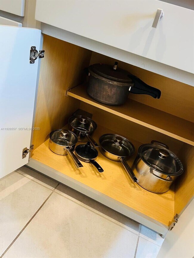 Building Photo - 711 SW 11th St