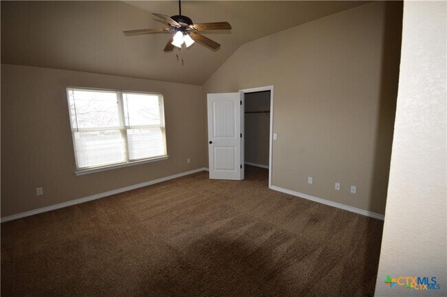 Building Photo - 303 Sladecek Dr