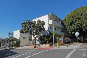 Building Photo - Aloha Apartments