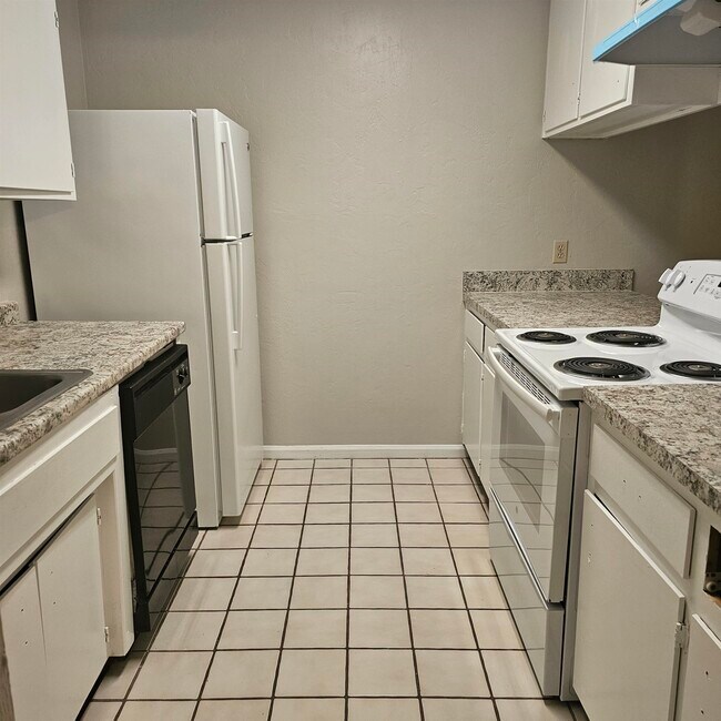 Building Photo - 3687 Donovan Dr