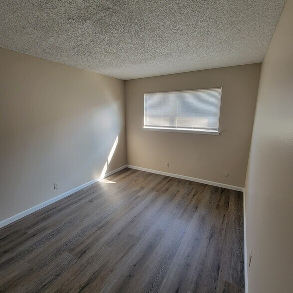 Building Photo - 1321 E San Bruno Ave
