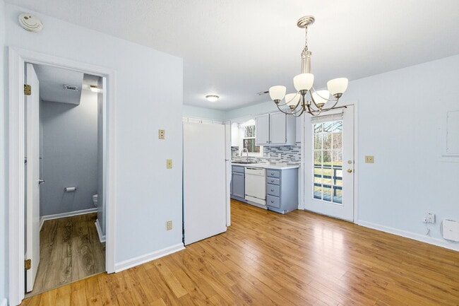 Building Photo - 3-Bedroom Townhouse with Yard & Privacy in Harrisonburg