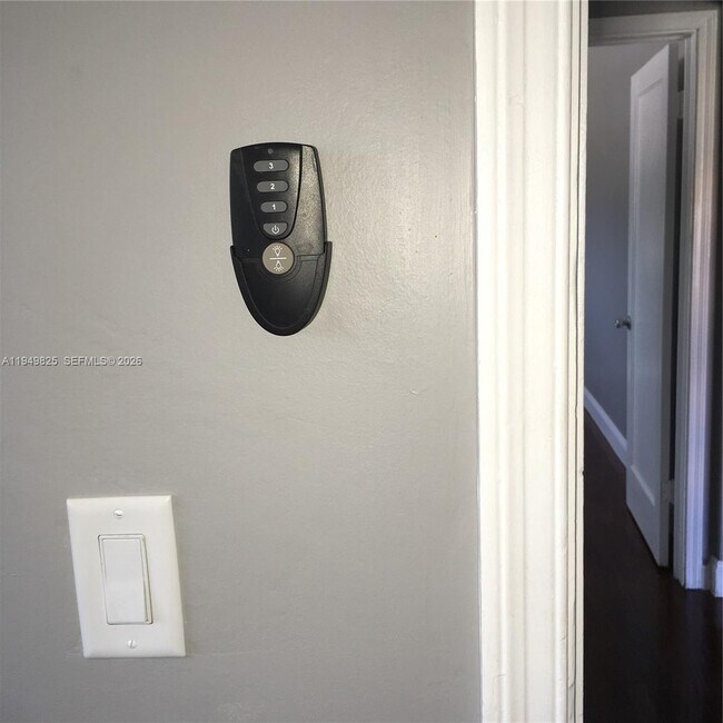 Building Photo - 661 SW 11th St