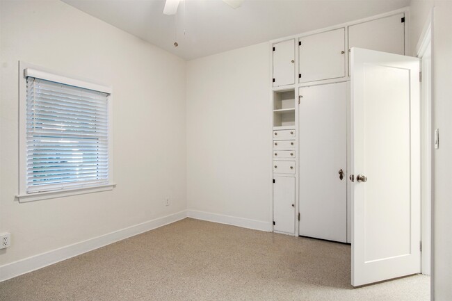 Building Photo - 1647 Lake Ella Dr