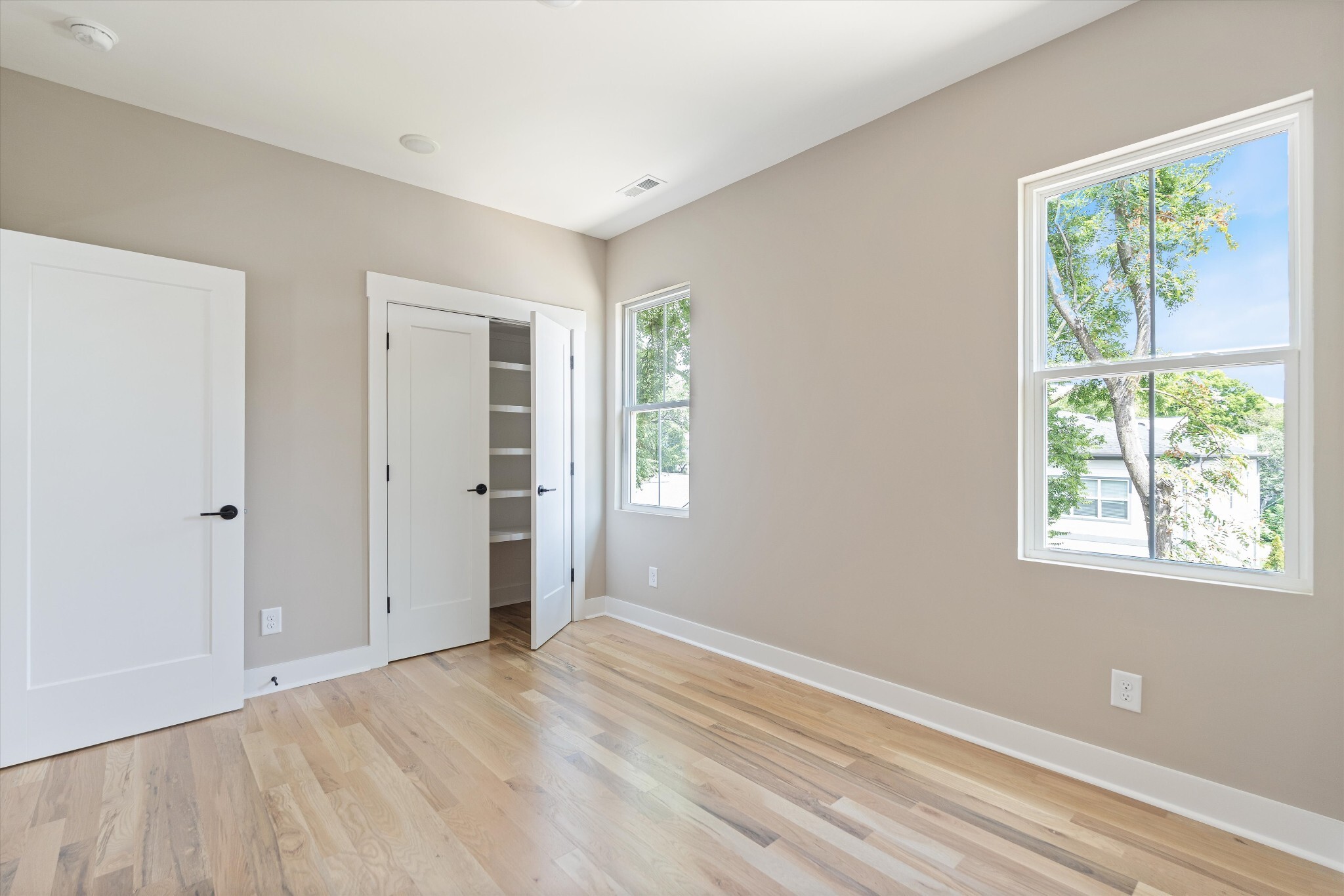 Building Photo - 2826 Clifton Ave