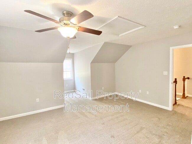 Building Photo - 102 Thunderbird Ln