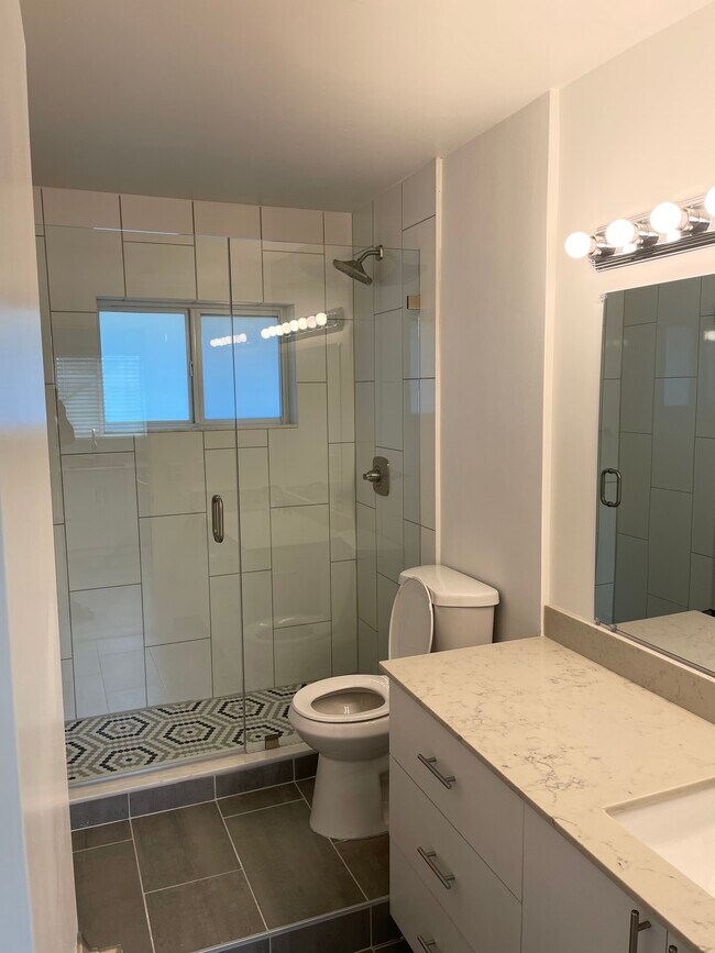 Building Photo - 4911 NE 19th Ave