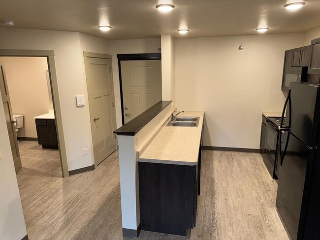 Building Photo - 922 Charles St