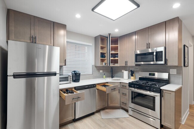 Building Photo - 1001 W Howard St