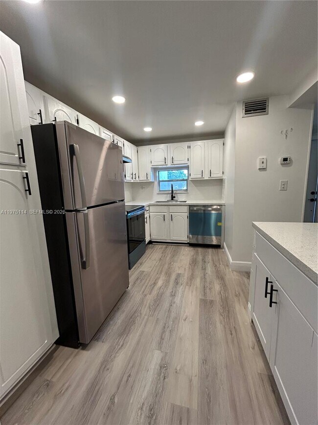 Building Photo - 8962 S Hollybrook Blvd