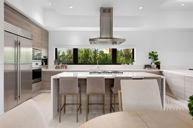 Building Photo - 16703 Botaniko Dr S