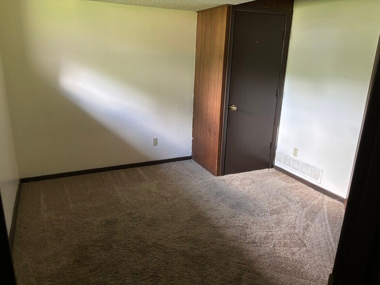 Building Photo - 3016 Alpine Dr