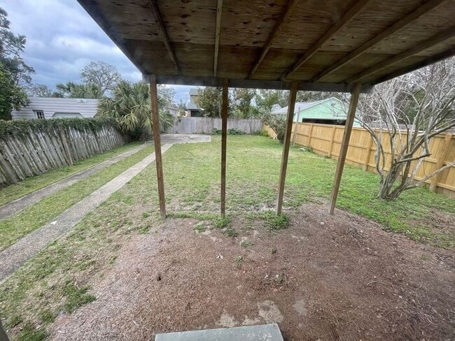 Building Photo - Pensacola - East Hill - 2 Bedroom, 1 Bathroom