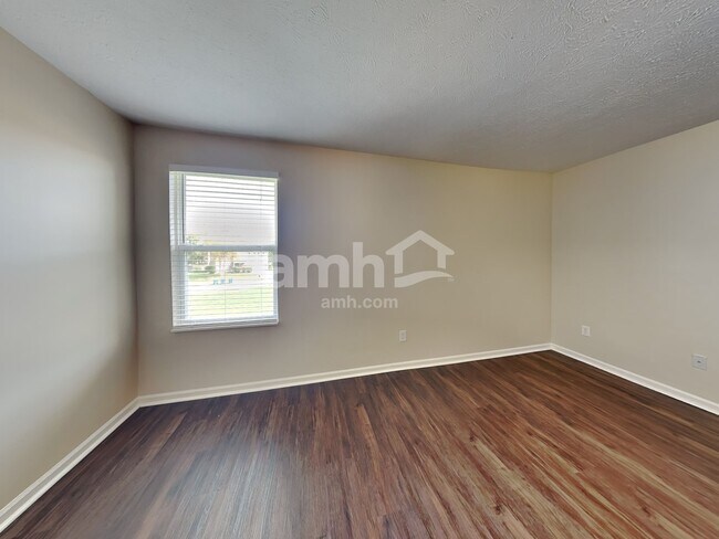 Building Photo - 2219 S Briarwood Dr