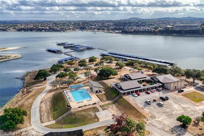 Building Photo - 300 Summit Ridge Dr N