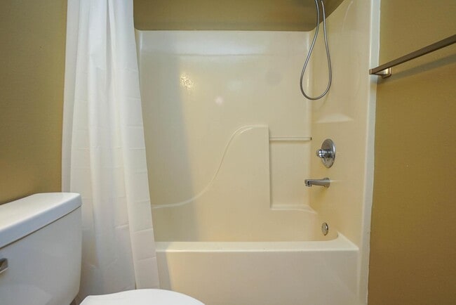 Building Photo - 1108 Fishlock Ave