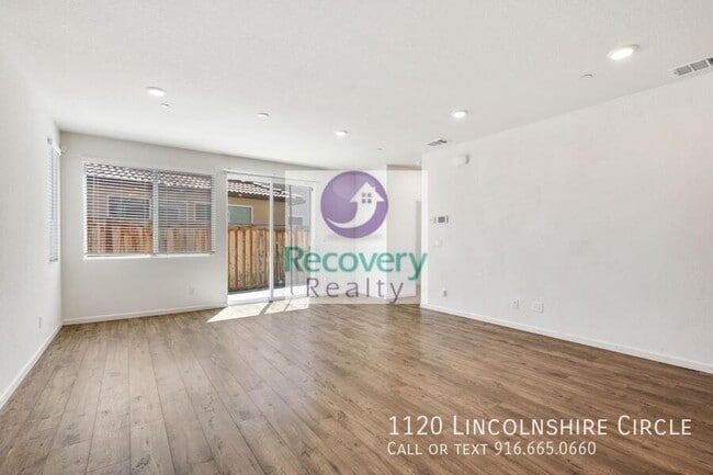 Building Photo - 1120 Lincolnshire Cir