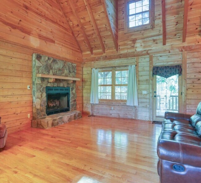 Building Photo - 2 Bedroom / 1 Bath Fully Furnished Cabin on 2 plus acres all utilities included - Surgoinsville TN