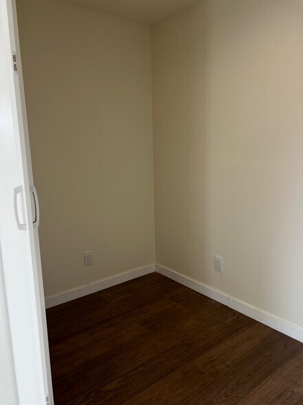 Building Photo - 636 E 87th St