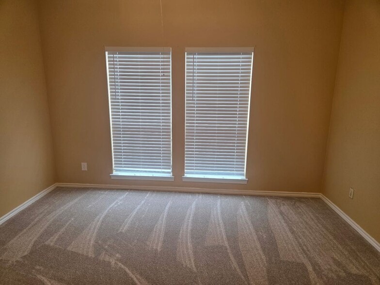 Building Photo - 14400 Montfort Dr
