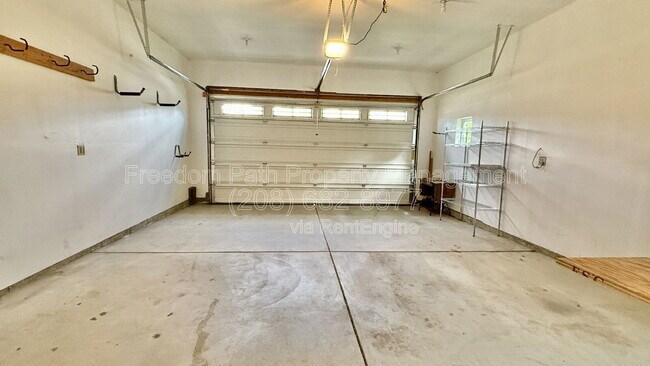 Building Photo - 406 Lundblad Pl