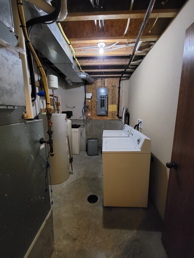 Building Photo - 2224 Bluegill Ave