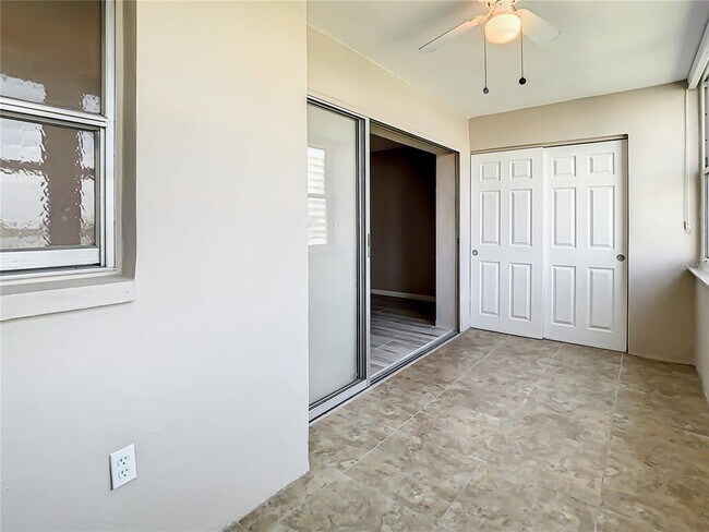 Building Photo - 4575 Cove Cir