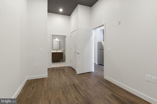 Building Photo - 525 N 41st St
