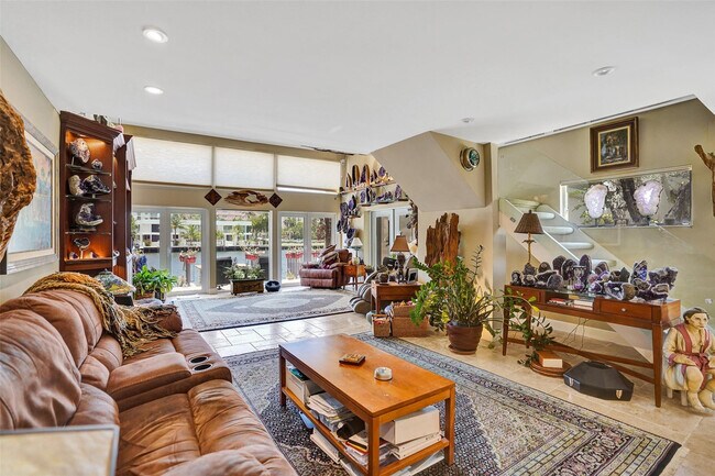 Building Photo - 683 Pelican Way