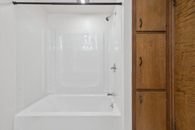 Building Photo - 5427-5433 Glenridge