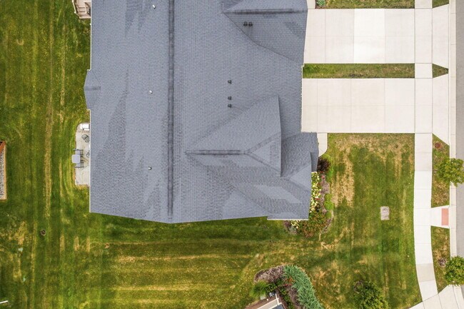 Building Photo - 402 Henstride Ct