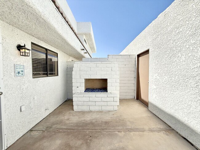 Building Photo - AVAILABLE NOW!! GORGEOUS 3 Bedroom 3 Bathroom Condo Rancho Mirage!!!