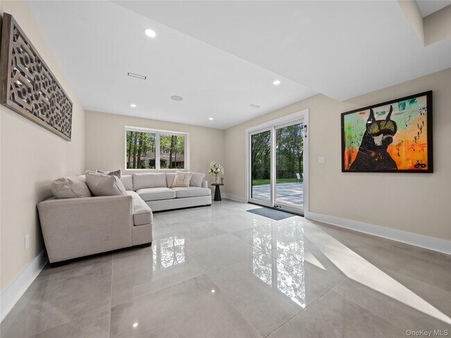 Building Photo - 5 N Hills Rd