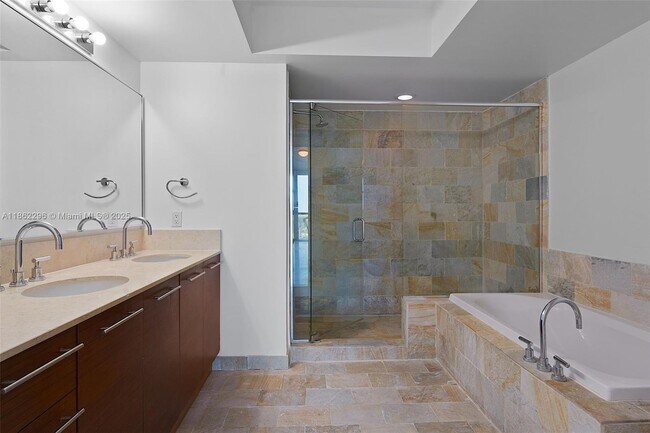 Building Photo - 2641 N Flamingo Rd