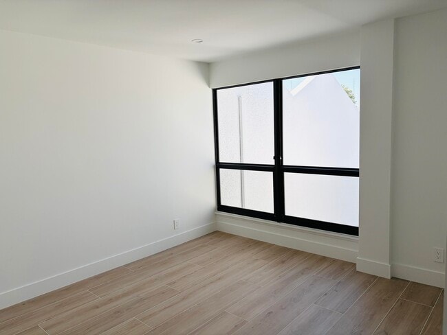 Building Photo - 2404 Bridgewood Dr