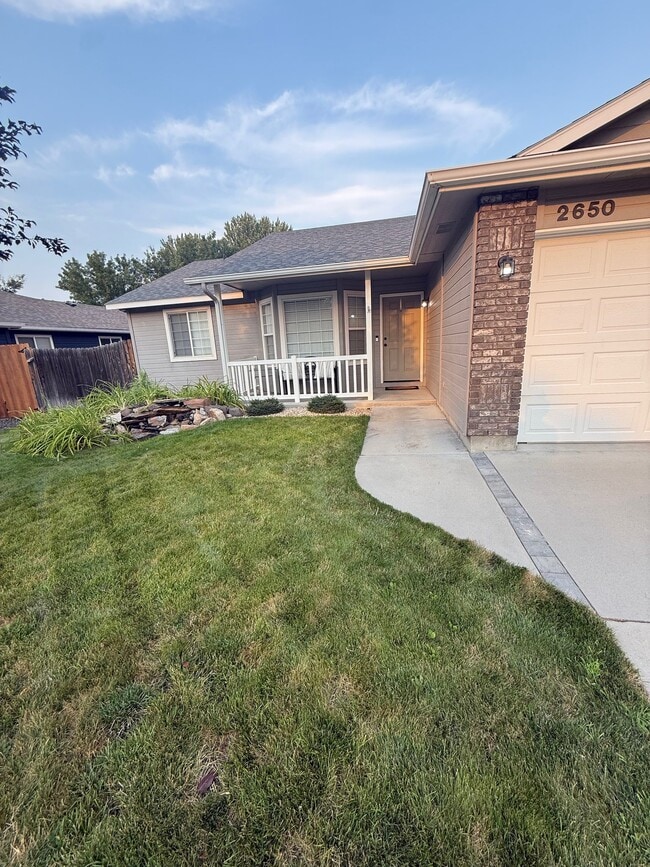 Building Photo - 2650 N Chancery Way